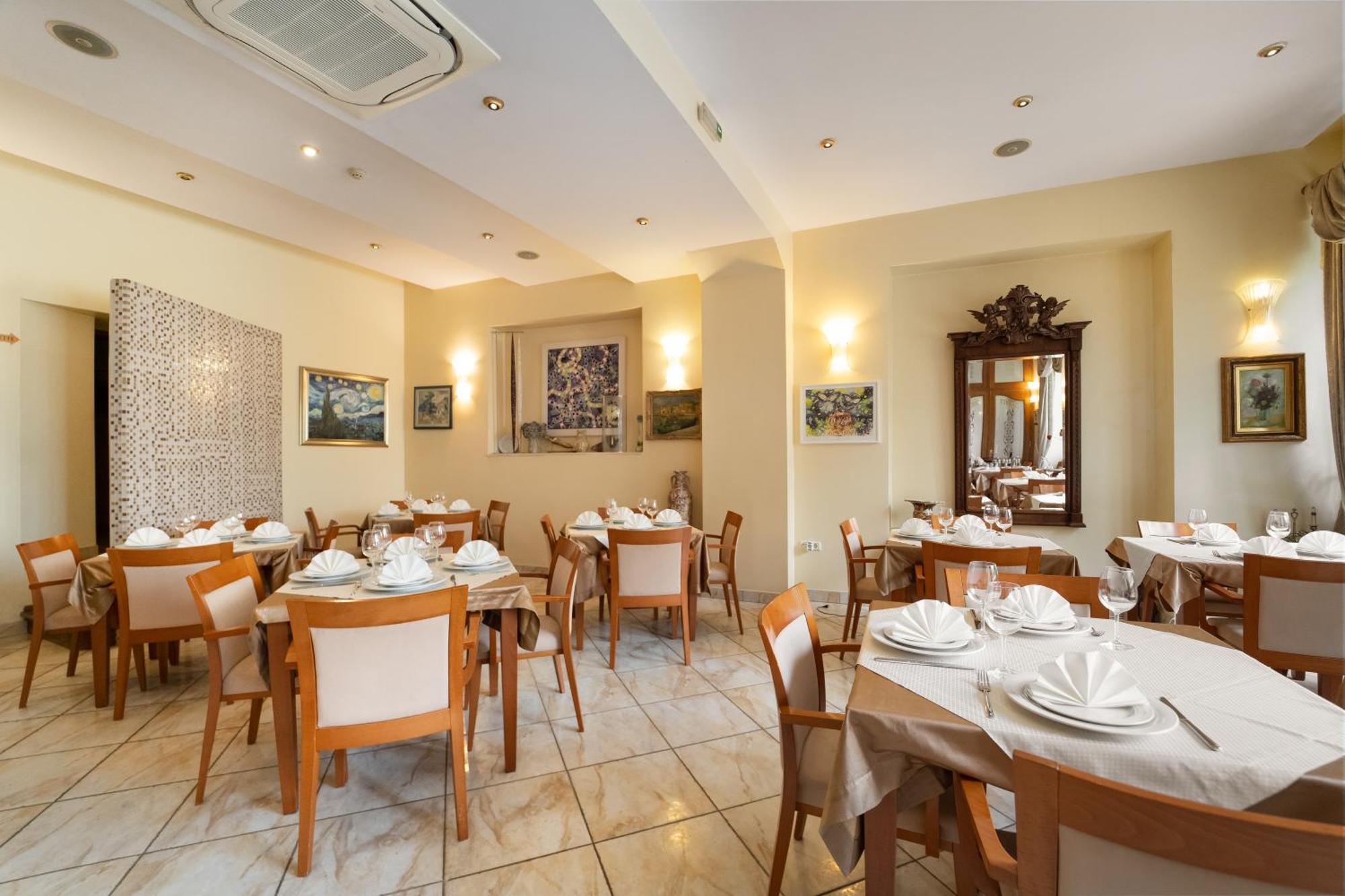 Hotel Peristil 3*