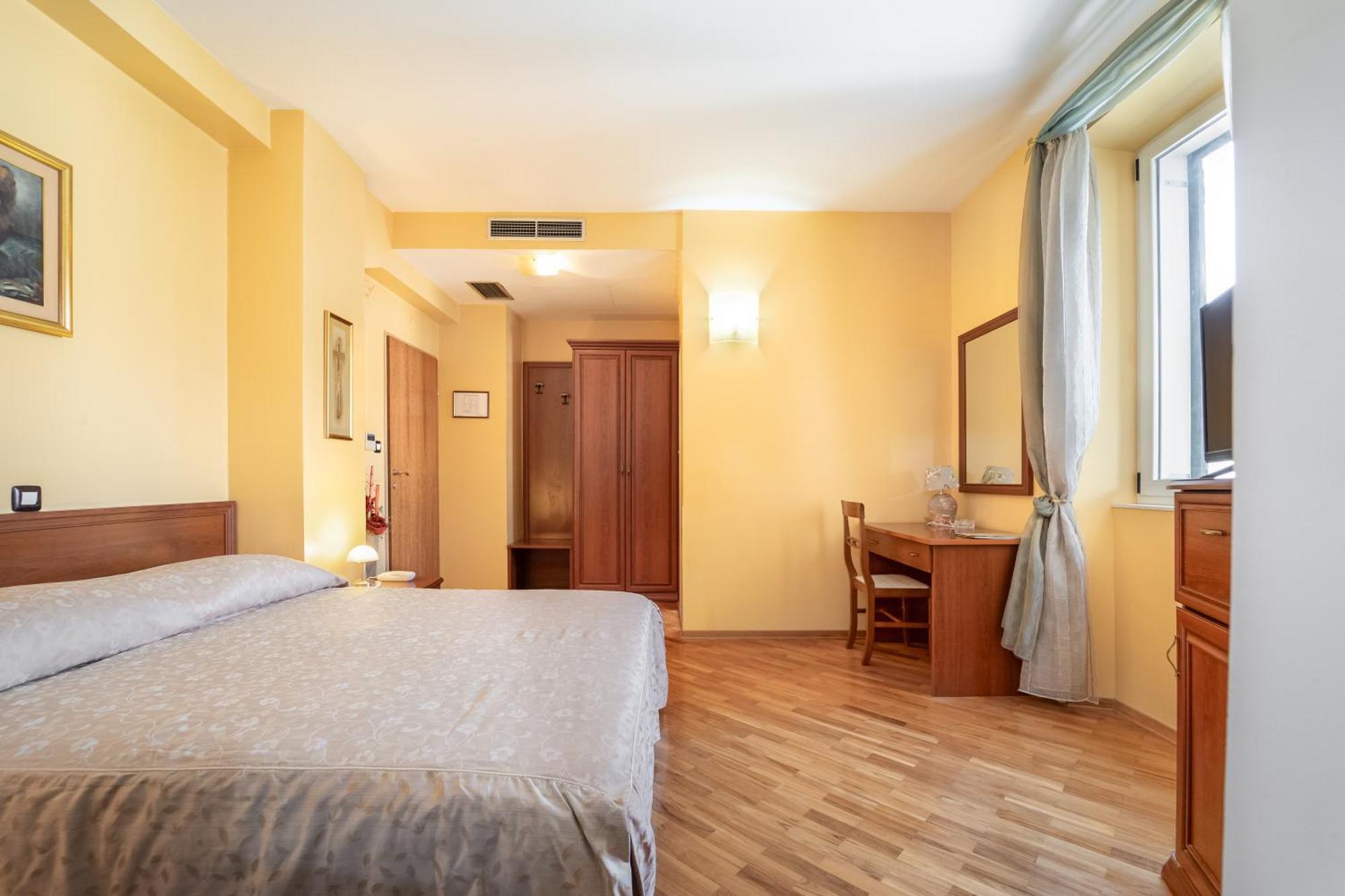 Hotel Peristil