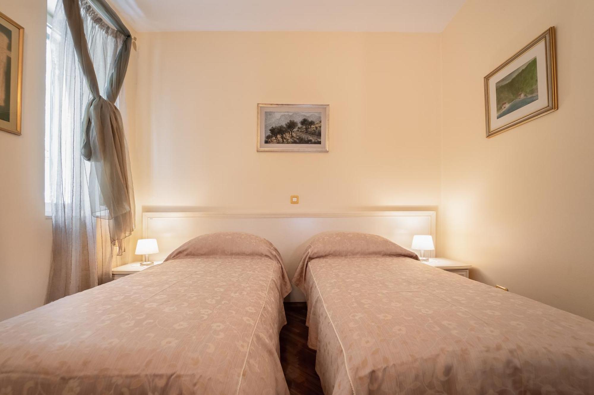 Hotel Peristil